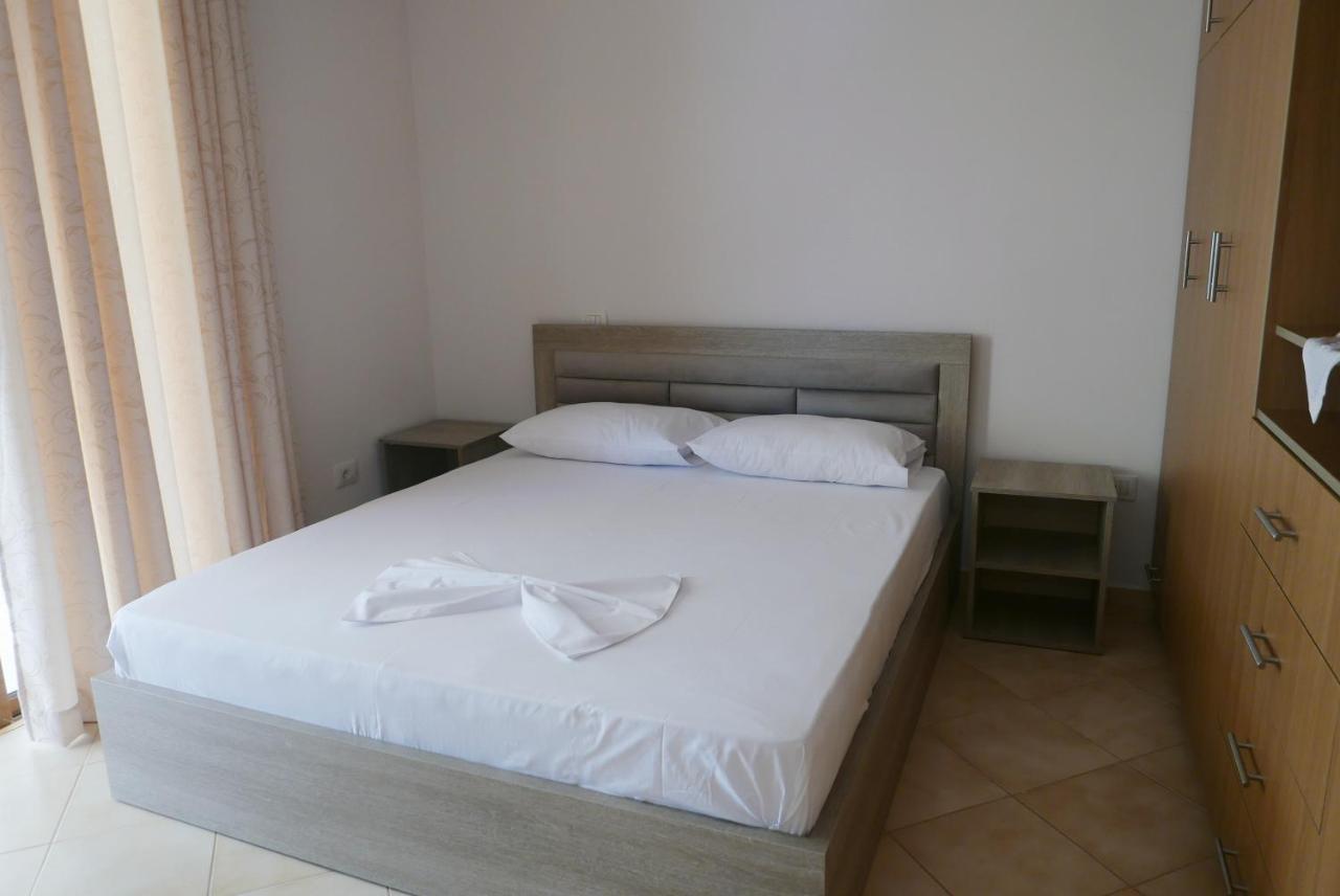 Victoria's Sea-Cret Apartment Sarandë Exterior foto
